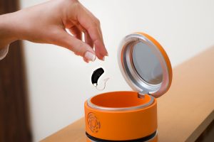 charging hearing aids 2 سمعک های شارژری